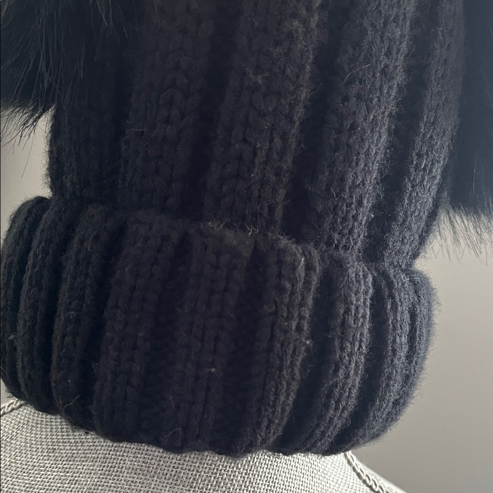 Cozy Black Women's Knit Pom-Pom Hat Warm Fleece Interior - Picture 2 of 8
